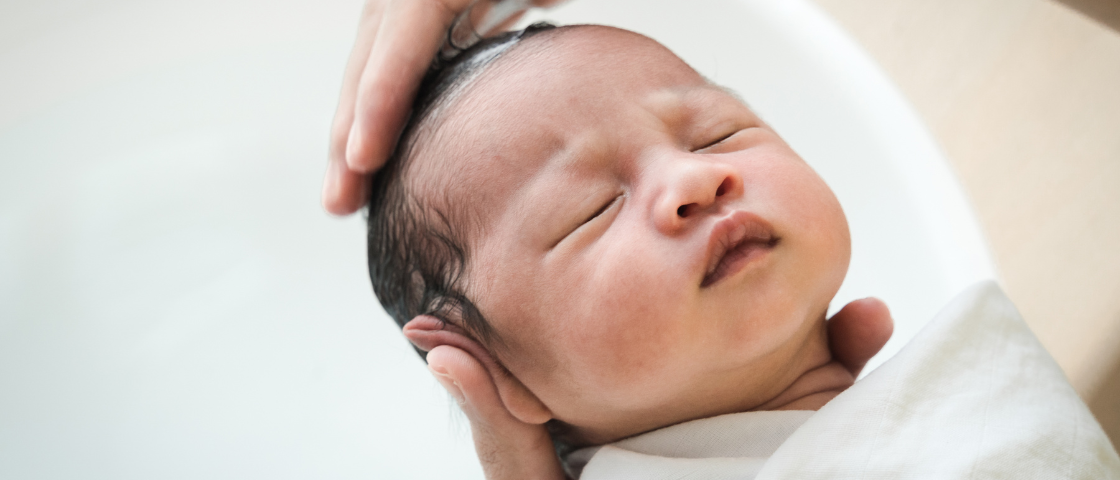 Hygiène : comment bien nettoyer le visage de bébé ?